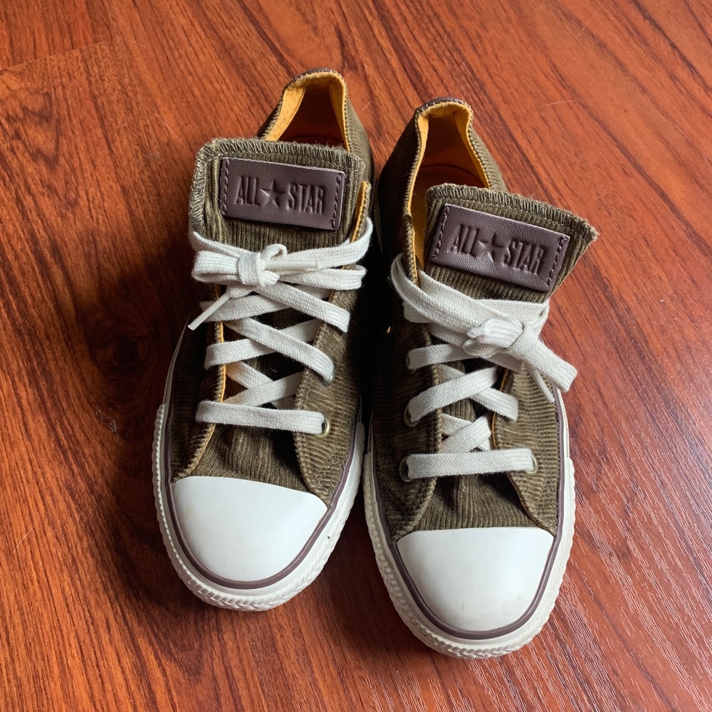 Converse corduroy limited edition size women 6
